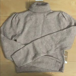 FOREVER 21 beige turtle neck size S NWT !